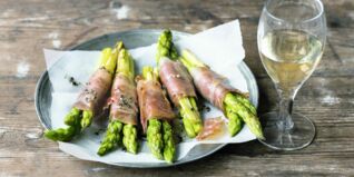 Spargel im Schinkenmantel