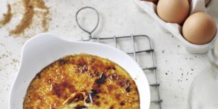 Crème brulée mit Passionsfrucht und Ahornsirup Crème brulée mit Passionsfrucht und Ahornsirup