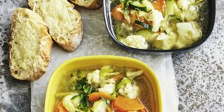 Gemüsesuppe mit Käsetoast Gemüsesuppe mit Käsetoast