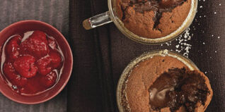 Schokovulkan mit Ingwer-Himbeeren