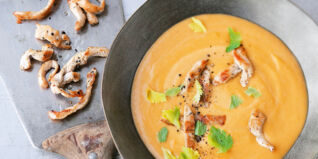 Süßkartoffel-Erdnuss-Suppe mit Currypute Süßkartoffel-Erdnuss-Suppe mit Currypute