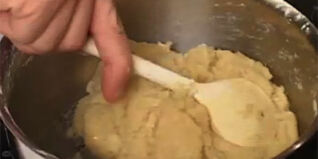 Brandteig einfach und richtig herstellen