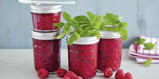 Himbeermarmelade mit Minze
