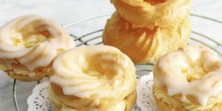 Brandteigkringel mit Vanillefüllung