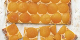 Blitz-Blechkuchen mit Obst Blitz-Blechkuchen mit Obst