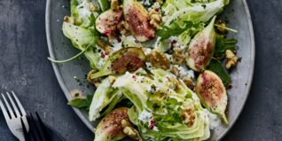 Eisbergsalat mit Blauschimmel-Dressing