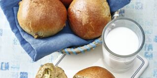 Gefüllte Brötchen mit Lauch und Schinken