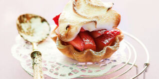 Baiser-Erdbeer-Törtchen Baiser-Erdbeer-Törtchen