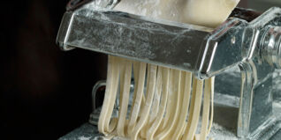 Nudeln mit der Nudelmaschine selber machen Nudeln mit der Nudelmaschine selber machen