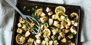 Sellerie vom Blech mit Zitrone und Oliven Sellerie vom Blech mit Zitrone und Oliven