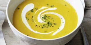 Kürbissuppe mit saurer Sahne Kürbissuppe mit saurer Sahne