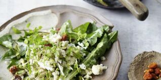 Löwenzahnsalat mit Blumenkohl
