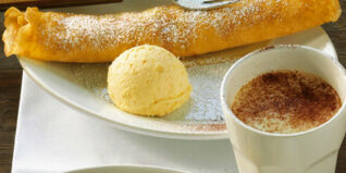 Palatschinken mit Vanilleeis