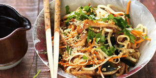 Glasnudel-Algen-Salat mit Ingwer-Sesam-Dressing Glasnudel-Algen-Salat mit Ingwer-Sesam-Dressing