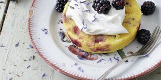 Brombeer-Küchlein mit Safran