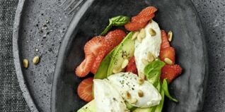 Avocadosalat mit Erdbeeren