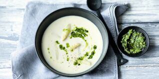 Spargelsuppe mit Bärlauchpesto Spargelsuppe mit Bärlauchpesto