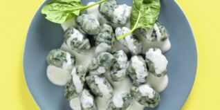 Grüne Gnocchi mit Roquefortsahne