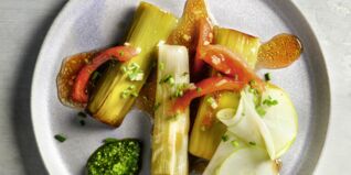 Gebratner Lauch mit Haselnusspesto