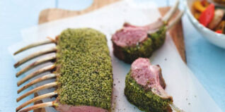 Lammkarree mit Kräuter-Knoblauch-Kruste Lammkarree mit Kräuter-Knoblauch-Kruste