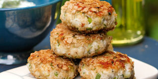 Fischbuletten mit Salat