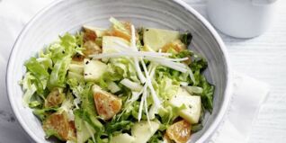 Endiviensalat mit Mandarine und Apfel