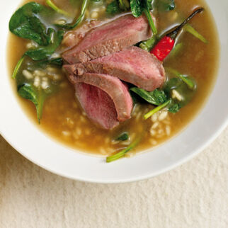 Spinat-Risotto-Suppe mit Entenbrust Spinat-Risotto-Suppe mit Entenbrust