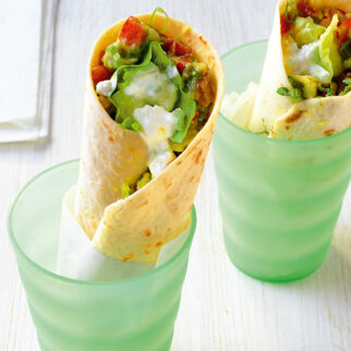 Salat-Avocado-Wraps mit Feta