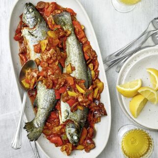 Tomaten-Forellen mit Ratatouille Tomaten-Forellen mit Ratatouille