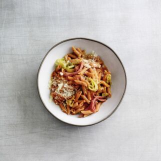 Salami-Gemüse-Nudeln Salami-Gemüse-Nudeln