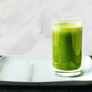 Grünkohlsaft mit Apfel Grünkohlsaft mit Apfel