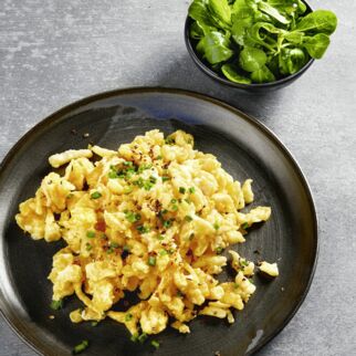 Eiernockerl mit Vogerlsalat Eiernockerl mit Vogerlsalat