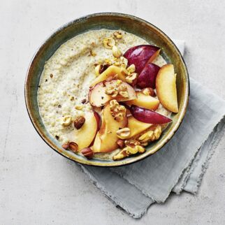 Quinoa-Brei mit Pflaumen Quinoa-Brei mit Pflaumen