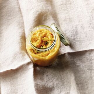 Aprikosenaufstrich mit Süßkartoffeln und Pistazien Aprikosenaufstrich mit Süßkartoffeln und Pistazien