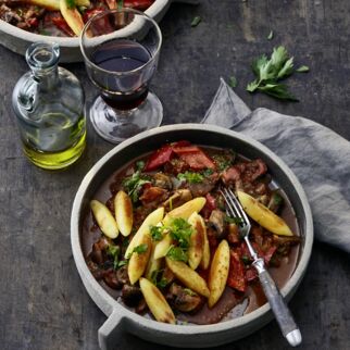 Pilzgulasch mit Schupfnudeln Pilzgulasch mit Schupfnudeln