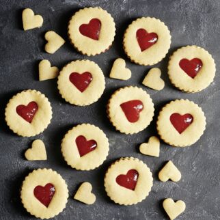 Ausstecher mit Fruchtfüllung Ausstecher mit Fruchtfüllung