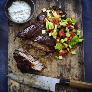 Lammnacken mit Tomaten-Sellerie-Salat Lammnacken Tomate Joghurt