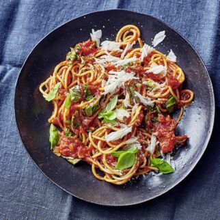 Linsenspaghetti mit Tomaten-Sugo