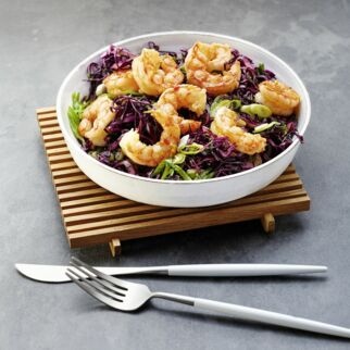 Rotkohlsalat mit Garnelen Rotkohlsalat mit Garnelen