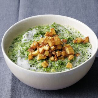 Spinatsuppe mit
Kartoffelcroûtons Spinatsuppe mit
Kartoffelcroûtons