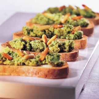 Crostini mit Olivencreme Crostini mit Olivencreme