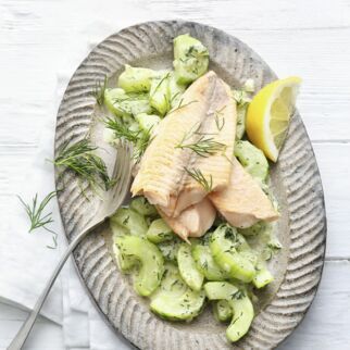 Fischfilets mit Gurkengemüse Fischfilets mit Gurkengemüse