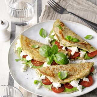 Pfannkuchen mit Tomaten und Pesto Pfannkuchen mit Tomaten und Pesto