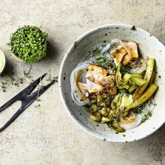 Pulled-Lachs-Bowl mit Wasabi-Mayo