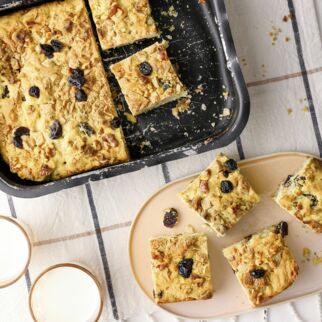 Blondies mit Cranberrys und Walnüssen Blondies mit Cranberrys und Walnüssen