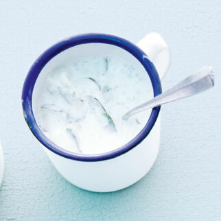 Gurken-Joghurt-Dip für Zwei Gurken-Joghurt-Dip für Zwei