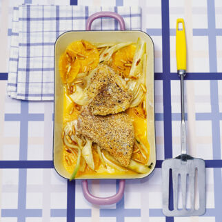 Fischfilet in Sesamkruste und Orangen-Fenchel-Gemüse Fischfilet in Sesamkruste und Orangen-Fenchel-Gemüse