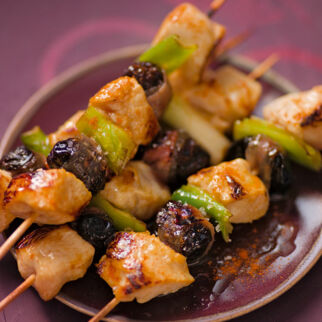 Hähnchen-Pflaumen-Spieße Hähnchen-Pflaumen-Spieße