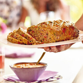 Hackbraten mit Paprikasauce Hackbraten mit Paprikasauce