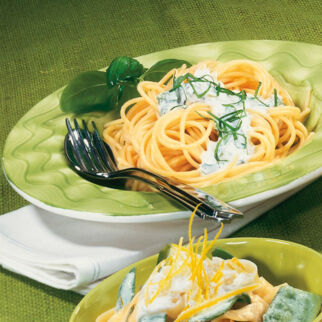 Spaghetti mit Basilikumsauce